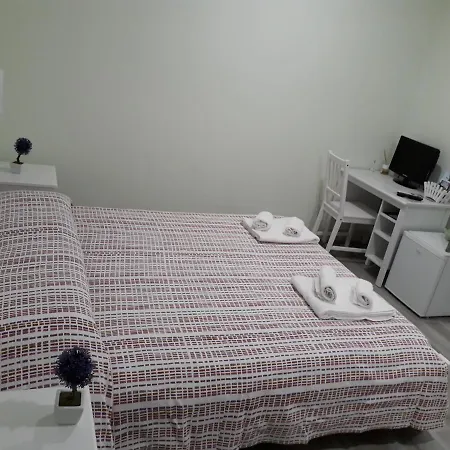 بيت ضيافة Casa Liberty مانديلو ديل لاريو